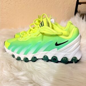 Nike Air Max Dn8 Green/white running shoes NWOT